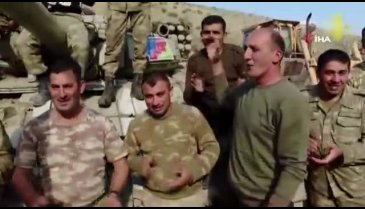 Azerbaycan askerlerinden zafer şarkısı