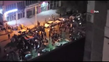 Azerbaycan'da halk sokaklarda kutlama yapıyor