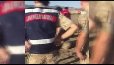 Keçisini kurtarmak isterken bataklığa saplandı