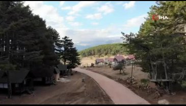 Bursa'daki bu yaylada konaklayan mutlu uyanıyor
