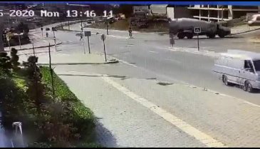 Bursa'da yaya geçidinden geçen kadına araç çarptı
