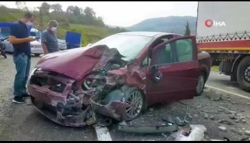 Zonguldak'ta tırın dorsesinden düşen briketler kazaya yol açtı: 4 yaralı