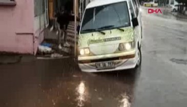 Bursa'da şiddetli yağış hayatı olumsuz etkiledi