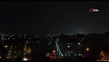Bursa'da şimşekler geceyi gündüze çevirdi