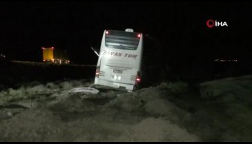 Yolcu otobüsü şarampole düştü: 10 yaralı