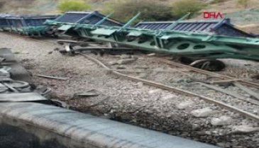 Ankara'da iki tren çarpıştı: 2 ölü