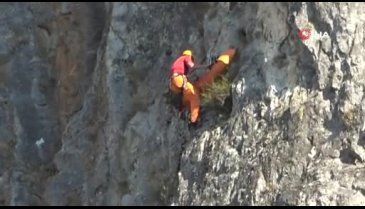 Bursa'da düştüğü yerde mahsur kalan dağcı kurtarıldı