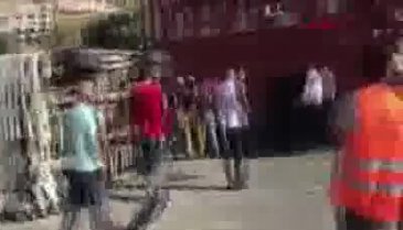 Kontrolden çıkan kamyonet dehşet saçtı