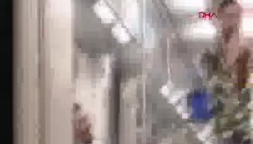 Toplu taşımada bağıra bağıra şarkı söyleyip, sigara içtiler