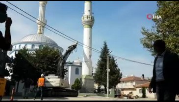 Bursa'da minare böyle yıkıldı... Film gibi izlediler