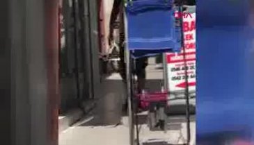 Seyyar satıcıdan kadın zabıtaya saldırı