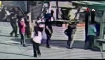 Bursa'da ATM tacizcisinin polise kafa attığı anlar kamerada