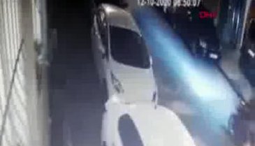 Erkek kuaförüne kurşun yağdıran şüpheliler kamerada