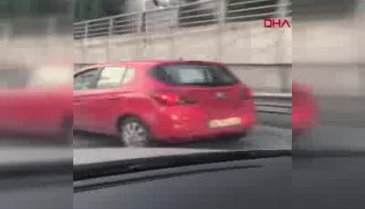 Kucağında çocuk ile tehlikeli yolculuk