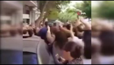 Saakashvili'ye Atina'da yumruklu saldırı