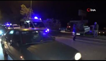 Ağaca çarpan otomobil devrildi