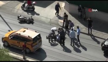 Araca çarpmamak için manevra yaptı, motosikleti devirdi