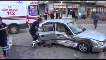 Bursa'da iki otomobil çarpıştı: 5 yaralı