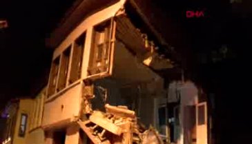 Bursa'da 200 yıllık tarihi bina çöktü
