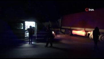 Minibüsle tır çarpıştı