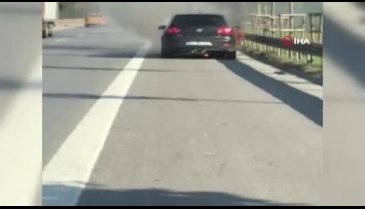 İstanbul Kartal TEM bağlantı yolunda seyir halindeki otomobil alev topuna döndü