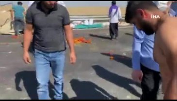 Şanlıurfa'da biber yüklü kamyonet takla attı: 3 yaralı