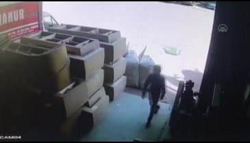 Bursa'da bisiklet çalan hırsız güvenlik kamerasında