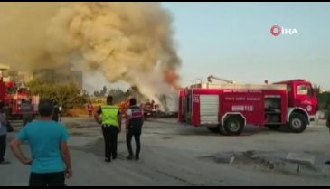 Fabrika bahçesindeki kasalar alev alev yandı
