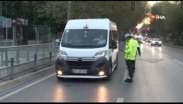 İstanbul Kadıköy'de ticari servis minibüslerine koronavirüsü denetimi