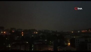 Bursa'da şimşekler geceyi aydınlattı