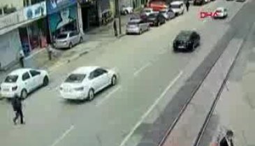 Bursa'da aracın çarptığı yaya hayatını kaybetti! Kaza anı kamerada