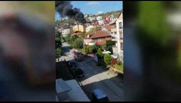 Apartmanda çıkan yangın vatandaşları sokağa döktü