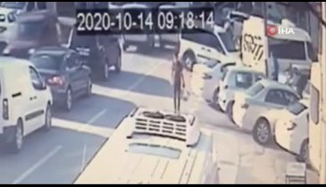 Bursa'da kaza anı kameraya yansıdı! Hiç frene basmadı
