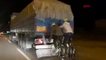Bursa'da TIR'a tutunan bisikletlilerin tehlikeli yolculuğu kamerada