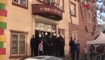 HDP İl Binası'nda polis araması!