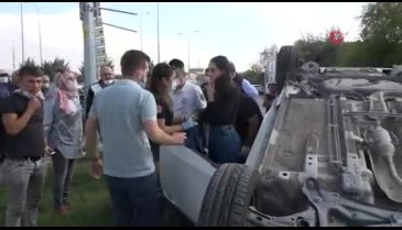 Tıra arkadan çarpan otomobil takla attı: 4 yaralı