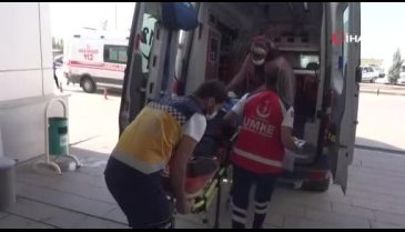 Kamyonet şarampole devrildi: 2 yaralı