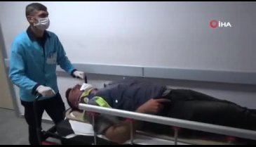 Otoyol işçilerini taşıyan minibüs devrildi: 14 yaralı