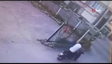 Bursa'da motosikleti kaykaya biner gibi çaldı!