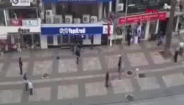 Genç kızların tekme ve yumruklu kavgası kamerada