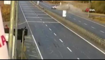 3 kişinin yaralandığı feci kaza kamerada