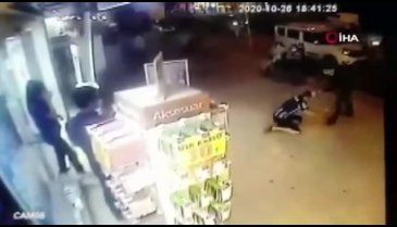 İşitme engelli adama cadde ortasında feci dayak