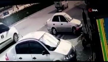 Bursa'da mahalleli hırsızı yakalayıp polise teslim etti