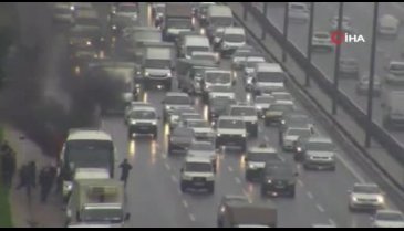 İstanbul Kavacık'ta yolcu otobüsü alev alev yandı