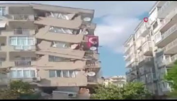 İzmir'de deprem sonrası görüntüler kamerada