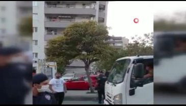 Yıkılmak üzere olan binadan vinç yardımı ile böyle kurtarıldı