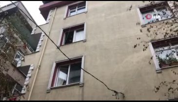 İstanbul Avcılar'da bir binada deprem sonrası çatlak meydana geldi