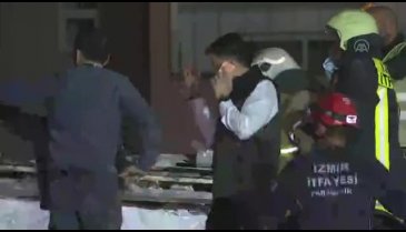 İzmir'deki felakette nefesler tutuldu! Bakan Pakdemirli enkazdaki Buse'yle konuştu
