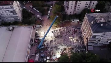 İzmir'de enkaza dönen binalar havadan görüntülendi