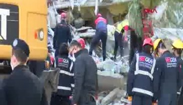 Enkaz altındaki anne ve 4 çocuğuna ulaşıldı